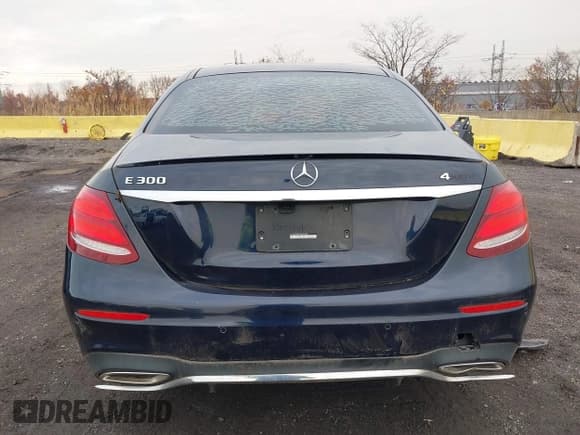 ✅ 2017 Mercedes-Benz E 300 Luxury • VIN: WDDZF4KB1HA099158 • Lot: 43743509. Wystawiony na IAAI z przebiegiem Nie podano. Bezpłatny archiwum sprzedaży aukcyjnych z USA i szczegółowy raport historii pojazdu na DreamBid. Zdjęcie 16.