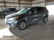 ✅ 2017 Ford Escape SE • VIN: 1FMCU0GD6HUE55011 • Lot: 92855355. Wystawiony na Copart z przebiegiem 84 785 mil. Bezpłatny archiwum sprzedaży aukcyjnych z USA i szczegółowy raport historii pojazdu na DreamBid. Zdjęcie 1.