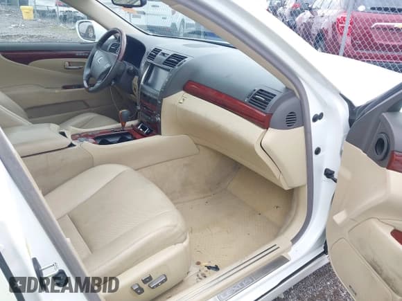 ✅ 2008 Lexus LS 460 • VIN: JTHBL46FX85055524 • Лот: 43566440. Опубликован ранее на IAAI с пробегом 196 976 миль. Бесплатный доступ к архиву аукционных продаж из США и подробный отчёт об истории автомобиля на DreamBid. Изображение 5.