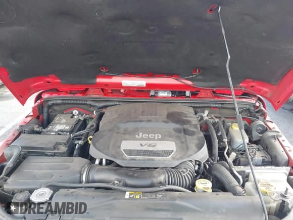 ✅ 2018 Jeep Wrangler Unlimited Sahara • VIN: 1C4BJWEG7JL811034 • Lot: 43735090. Wystawiony na IAAI z przebiegiem 82 085 mil. Bezpłatny archiwum sprzedaży aukcyjnych z USA i szczegółowy raport historii pojazdu na DreamBid. Zdjęcie 10.