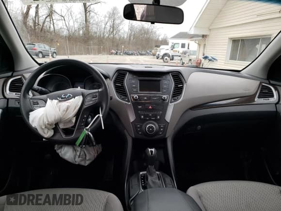 ✅ 2018 Hyundai Santa Fe 2.4L • VIN: 5NMZT3LB7JH105231 • Лот: 71152312. Опубликован ранее на Copart с пробегом 55 497 миль. Бесплатный доступ к архиву аукционных продаж из США и подробный отчёт об истории автомобиля на DreamBid. Изображение 8.