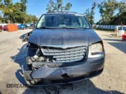 ✅ 2010 Chrysler Town & Country Touring Plus • VIN: 2A4RR8DX1AR334221 • Lot: 91305345. Wystawiony na Copart z przebiegiem 281 649 mil. Bezpłatny archiwum sprzedaży aukcyjnych z USA i szczegółowy raport historii pojazdu na DreamBid. Zdjęcie 5.