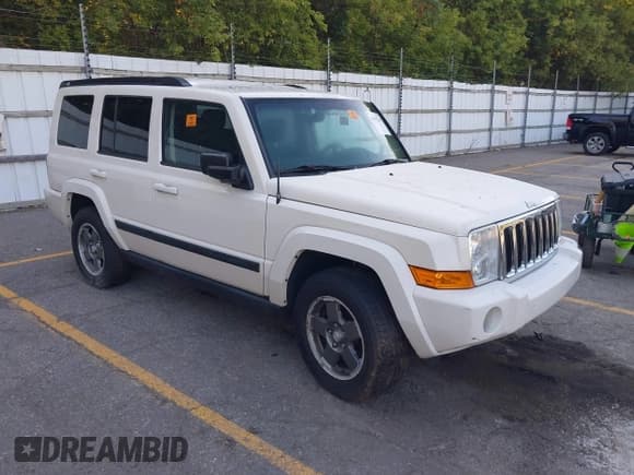 ✅ 2008 Jeep Commander Sport • VIN: 1J8HG48K98C108194 • Lot: 43195264. Wystawiony na IAAI z przebiegiem Nie podano. Bezpłatny archiwum sprzedaży aukcyjnych z USA i szczegółowy raport historii pojazdu na DreamBid. Zdjęcie 1.