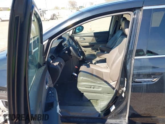 ✅ 2015 Honda Odyssey Touring Elite • VIN: 5FNRL5H96FB062463 • Lot: 43565087. Listed on IAAI with 271,426 mi. Free auction sales archive from the USA and detailed vehicle history report at DreamBid. Image 5.