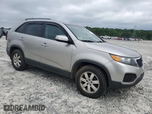 ✅ 2013 Kia Sorento LX • VIN: 5XYKTDA23DG415191 • Lot: 60659645. Listed on Copart with 200,285 mi. Free auction sales archive from the USA and detailed vehicle history report at DreamBid. Image 4.