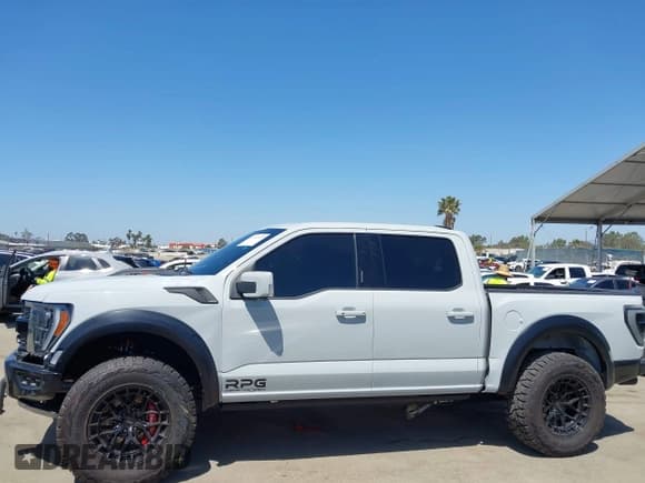 ✅ 2023 Ford F-150 Raptor • VIN: 1FTFW1RJ4PFC55672 • Lot: 42287925. Wystawiony na IAAI z przebiegiem 11 307 mil. Bezpłatny archiwum sprzedaży aukcyjnych z USA i szczegółowy raport historii pojazdu na DreamBid. Zdjęcie 15.