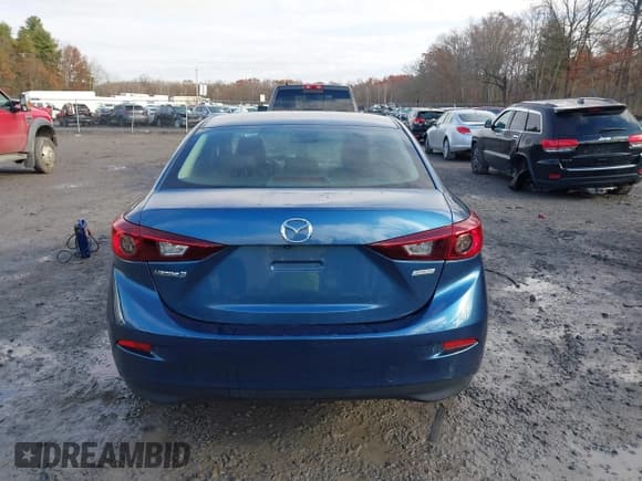 ✅ 2018 Mazda 3 Sport • VIN: 3MZBN1U74JM180800 • Lot: 43697668. Listed on IAAI with 37,180 mi. Free auction sales archive from the USA and detailed vehicle history report at DreamBid. Image 16.