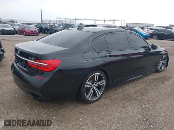 ✅ 2017 BMW 7 Series 740i • VIN: WBA7E2C36HG741092 • Lot: 42029625. Listed on IAAI with 60,389 mi. Free auction sales archive from the USA and detailed vehicle history report at DreamBid. Image 4.