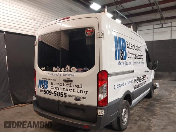 ✅ 2016 Ford Transit Cargo • VIN: 1FTYR1CM2GKA12288 • Lot: 41752611. Wystawiony na IAAI z przebiegiem 238 715 mil. Bezpłatny archiwum sprzedaży aukcyjnych z USA i szczegółowy raport historii pojazdu na DreamBid. Zdjęcie 4.