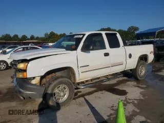 ✅ 2006 Chevrolet Silverado 2500HD LT2 • VIN: 1GCHK29UX6E143242 • Лот: 69126225. Опубликован ранее на Copart с пробегом 272 266 миль. Бесплатный доступ к архиву аукционных продаж из США и подробный отчёт об истории автомобиля на DreamBid. Изображение 1.