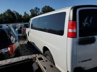 ✅ 2019 Chevrolet Express Passenger LS • VIN: 1GAZGNFP8K1364709 • Лот: 72090845. Опубликован ранее на Copart с пробегом 261 926 миль. Бесплатный доступ к архиву аукционных продаж из США и подробный отчёт об истории автомобиля на DreamBid. Изображение 2.