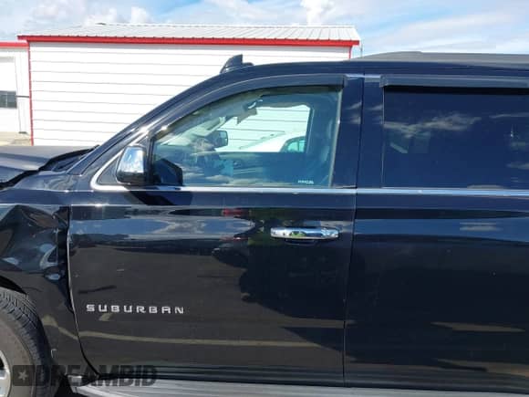 2018 Chevrolet Suburban LT z VIN 1GNSKHKC3JR146681, wystawiony jako IAAI lot #43394501 z przebiegiem 206 697 mil mil oraz . Historia ofert i sprzedaży dostępna na DreamBid. Obrazek 18.