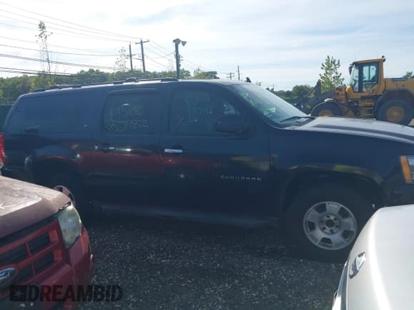 ✅ 2013 Chevrolet Suburban LT • VIN: 1GNSKJE7XDR100923 • Lot: 43365846. Listed on IAAI with Not provided. Free auction sales archive from the USA and detailed vehicle history report at DreamBid. Image 12.