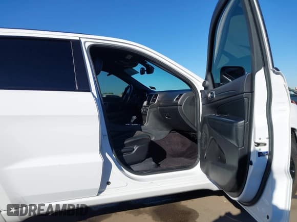 ✅ 2018 Jeep Grand Cherokee Altitude • VIN: 1C4RJFAG0JC266895 • Лот: 43547743. Опубликован ранее на IAAI с пробегом 102 422 миль. Бесплатный доступ к архиву аукционных продаж из США и подробный отчёт об истории автомобиля на DreamBid. Изображение 5.