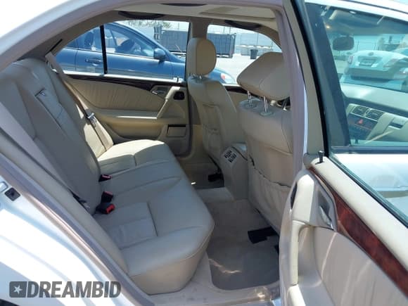 ✅ 1998 Mercedes-Benz E 320 • VIN: WDBJF65F4WA696074 • Lot: 42551737. Wystawiony na IAAI z przebiegiem 147 948 mil. Bezpłatny archiwum sprzedaży aukcyjnych z USA i szczegółowy raport historii pojazdu na DreamBid. Zdjęcie 8.