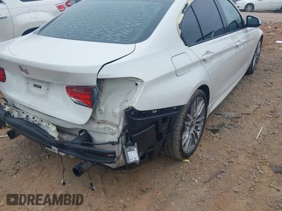 ✅ 2013 BMW 3 Series 335i • VIN: WBA3A9C52DF475994 • Lot: 42664333. Listed on IAAI with 63,864 mi. Free auction sales archive from the USA and detailed vehicle history report at DreamBid. Image 18.