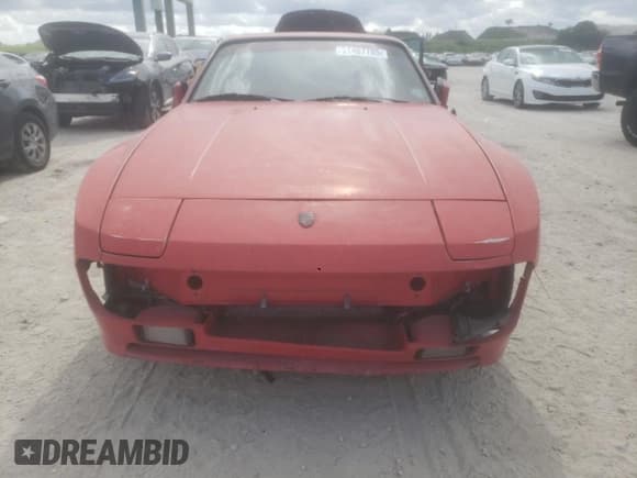 ✅ 1984 Porsche 944 • VIN: WP0AA0948EN461724 • Lot: 91467785. Wystawiony na Copart z przebiegiem 26 750 mil. Bezpłatny archiwum sprzedaży aukcyjnych z USA i szczegółowy raport historii pojazdu na DreamBid. Zdjęcie 5.