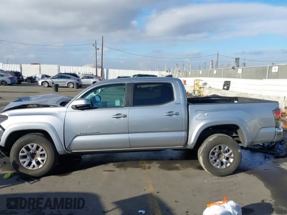 ✅ 2017 Toyota Tacoma SR • VIN: 5TFAX5GN6HX092877 • Лот: 41518155. Опубликован ранее на IAAI с пробегом 26 260 миль. Бесплатный доступ к архиву аукционных продаж из США и подробный отчёт об истории автомобиля на DreamBid. Изображение 15.