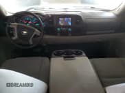 ✅ 2007 Chevrolet Silverado 2500HD 1LT • VIN: 1GCHC23KX7F562742 • Lot: 52817115. Wystawiony na Copart z przebiegiem 181 496 mil. Bezpłatny archiwum sprzedaży aukcyjnych z USA i szczegółowy raport historii pojazdu na DreamBid. Zdjęcie 8.