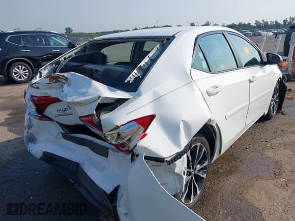 ✅ 2018 Toyota Corolla SE • VIN: 5YFBURHE4JP784756 • Lot: 43242584. Listed on IAAI with 146,571 mi. Free auction sales archive from the USA and detailed vehicle history report at DreamBid. Image 4.