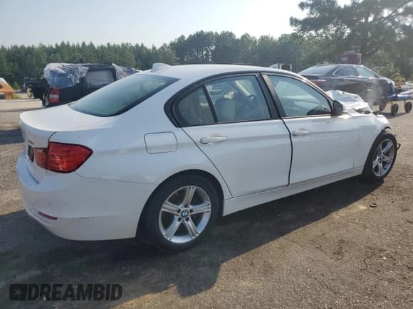 ✅ 2015 BMW 3 Series 328i • VIN: WBA3A5G54FNS91412 • Лот: 62335805. Опубликован ранее на Copart с пробегом 150 544 миль. Бесплатный доступ к архиву аукционных продаж из США и подробный отчёт об истории автомобиля на DreamBid. Изображение 3.