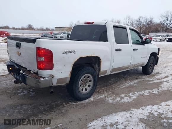 ✅ 2008 Chevrolet Silverado 1500 2LT • VIN: 2GCEK133X81224484 • Lot: 41333196. Wystawiony na IAAI z przebiegiem 246 381 mil. Bezpłatny archiwum sprzedaży aukcyjnych z USA i szczegółowy raport historii pojazdu na DreamBid. Zdjęcie 4.