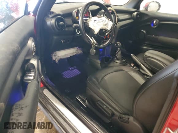 ✅ 2018 MINI Convertible Cooper • VIN: WMWWG5C52J3D00536 • Лот: 57038785. Опубликован ранее на Copart с пробегом 67 234 миль. Бесплатный доступ к архиву аукционных продаж из США и подробный отчёт об истории автомобиля на DreamBid. Изображение 8.