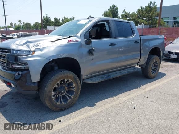 ✅ 2020 Chevrolet Silverado 1500 LT Trail Boss • VIN: 1GCPYFED7LZ215543 • Lot: 42736286. Wystawiony na IAAI z przebiegiem 56 435 mil. Bezpłatny archiwum sprzedaży aukcyjnych z USA i szczegółowy raport historii pojazdu na DreamBid. Zdjęcie 17.