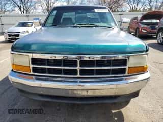 1995 Dodge Dakota z VIN 1B7GL23Y7SS177249, wystawiony jako Copart lot #50238755 z przebiegiem 127 781 mil mil oraz Czysty tytuł • Clean title. Historia ofert i sprzedaży dostępna na DreamBid. Obrazek 5.
