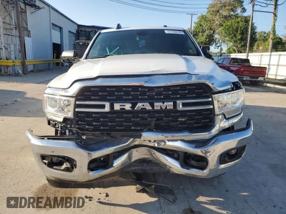 ✅ 2022 Ram 2500 Big Horn • VIN: 3C6UR5DL5NG201783 • Lot: 71720374. Wystawiony na Copart z przebiegiem 59 907 mil. Bezpłatny archiwum sprzedaży aukcyjnych z USA i szczegółowy raport historii pojazdu na DreamBid. Zdjęcie 5.