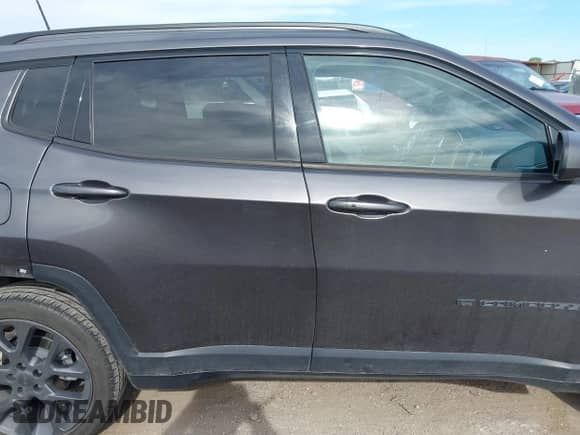 2021 Jeep Compass 80th Anniversary z VIN 3C4NJCEB0MT604218, wystawiony jako IAAI lot #42316107 z przebiegiem 73 743 mil mil oraz . Historia ofert i sprzedaży dostępna na DreamBid. Obrazek 13.