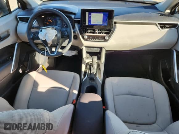 ✅ 2025 Toyota Corolla Cross LE • VIN: 7MUCAAAG6SV118989 • Лот: 89824055. Опубликован ранее на Copart с пробегом 23 011 миль. Бесплатный доступ к архиву аукционных продаж из США и подробный отчёт об истории автомобиля на DreamBid. Изображение 8.