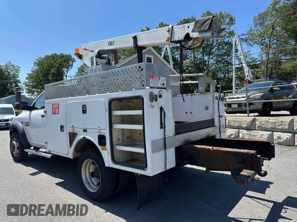 ✅ 2015 Ram 4500 • VIN: 3C7WRKAJ3FG698050 • Lot: 59708305. Wystawiony na Copart z przebiegiem 82 859 mil. Bezpłatny archiwum sprzedaży aukcyjnych z USA i szczegółowy raport historii pojazdu na DreamBid. Zdjęcie 2.