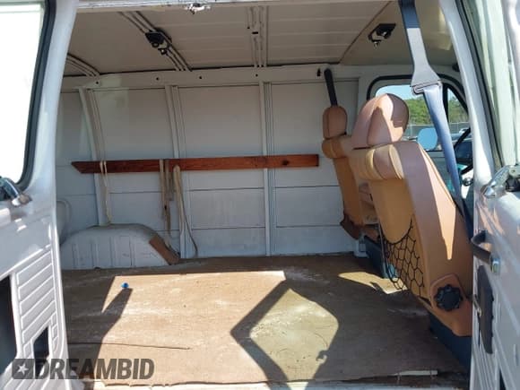 ✅ 1994 Chevrolet Chevy Van • VIN: 1GCEG25H7RF100277 • Лот: 43242872. Опубликован ранее на IAAI с пробегом 144 592 миль. Бесплатный доступ к архиву аукционных продаж из США и подробный отчёт об истории автомобиля на DreamBid. Изображение 8.