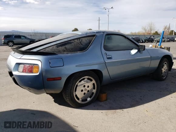 ✅ 1985 Porsche 928 • VIN: WP0JB092XFS860634 • Lot: 49650775. Listed on Copart with 140,644 mi. Free auction sales archive from the USA and detailed vehicle history report at DreamBid. Image 3.