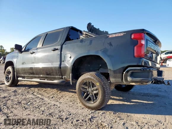 ✅ 2021 Chevrolet Silverado 1500 LT Trail Boss • VIN: 1GCPYFED0MZ222075 • Lot: 90382005. Wystawiony na Copart z przebiegiem 72 376 mil. Bezpłatny archiwum sprzedaży aukcyjnych z USA i szczegółowy raport historii pojazdu na DreamBid. Zdjęcie 2.