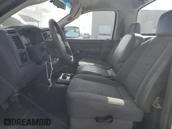 ✅ 2006 Dodge 2500 ST • VIN: 3D7KR26C76G180602 • Лот: 63698094. Опубликован ранее на Copart с пробегом Не указан. Бесплатный доступ к архиву аукционных продаж из США и подробный отчёт об истории автомобиля на DreamBid. Изображение 7.