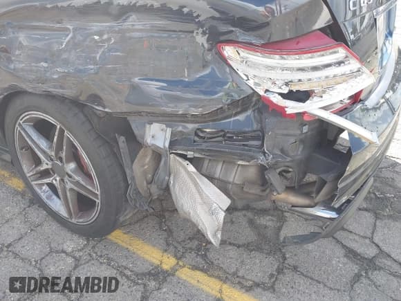 ✅ 2012 Mercedes-Benz C 63 AMG • VIN: WDDGJ7HB2CF731126 • Lot: 43455538. Wystawiony na IAAI z przebiegiem 88 707 mil. Bezpłatny archiwum sprzedaży aukcyjnych z USA i szczegółowy raport historii pojazdu na DreamBid. Zdjęcie 6.