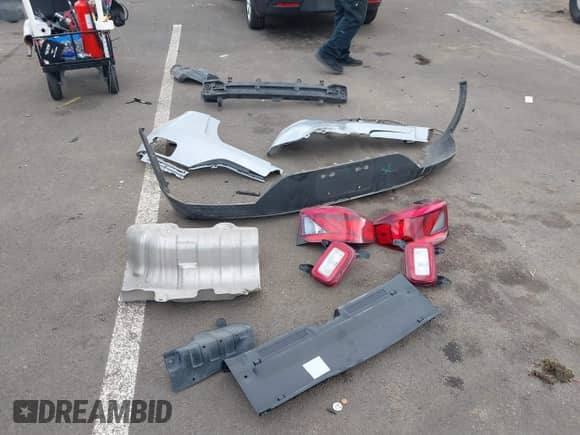 2021 Hyundai Venue SE z VIN KMHRB8A3XMU100531, wystawiony jako IAAI lot #41777510 z przebiegiem 34 557 mil mil oraz . Historia ofert i sprzedaży dostępna na DreamBid. Obrazek 12.