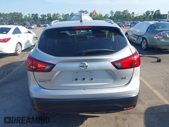 ✅ 2017 Nissan Rogue SL • VIN: JN1BJ1CPXHW027917 • Лот: 42709015. Опубликован ранее на IAAI с пробегом 134 287 миль. Бесплатный доступ к архиву аукционных продаж из США и подробный отчёт об истории автомобиля на DreamBid. Изображение 17.