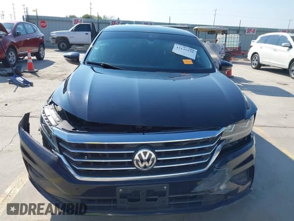 ✅ 2020 Volkswagen Passat SE • VIN: 1VWSA7A32LC016305 • Lot: 43135920. Listed on IAAI with 107,188 mi. Free auction sales archive from the USA and detailed vehicle history report at DreamBid. Image 12.