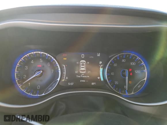 ✅ 2024 Chrysler Pacifica Touring L • VIN: 2C4RC1BG7RR171507 • Lot: 82760095. Listed on Copart with 37,402 mi. Free auction sales archive from the USA and detailed vehicle history report at DreamBid. Image 9.