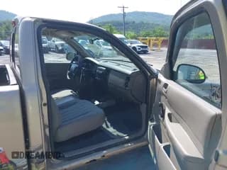 ✅ 2002 Dodge Dakota • VIN: 1B7GG16X72S525603 • Lot: 42417722. Wystawiony na IAAI z przebiegiem 150 867 mil. Bezpłatny archiwum sprzedaży aukcyjnych z USA i szczegółowy raport historii pojazdu na DreamBid. Zdjęcie 5.