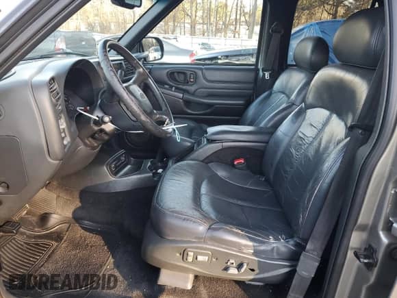 2000 Chevrolet Blazer LS с VIN 1GNCS13W6Y2365299, выставлен на аукционе Copart как лот 41368365 с пробегом 144 294 миль миль и Списание • Salvage title. История ставок и продаж доступна на DreamBid. Изображение 7.