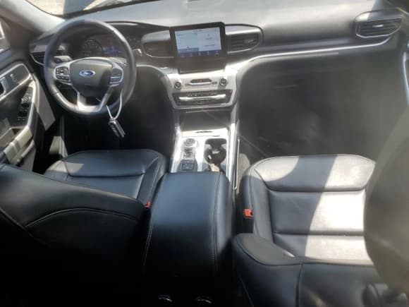 ✅ 2022 Ford Explorer XLT • VIN: 1FMSK8DH6NGA80965 • Lot: 54668565. Wystawiony na Copart z przebiegiem 70 114 mil. Bezpłatny archiwum sprzedaży aukcyjnych z USA i szczegółowy raport historii pojazdu na DreamBid. Zdjęcie 8.