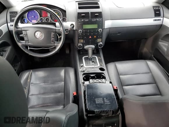 ✅ 2009 Volkswagen Touareg VR6 • VIN: WVGBE77L89D013938 • Lot: 90881985. Wystawiony na Copart z przebiegiem 187 222 mil. Bezpłatny archiwum sprzedaży aukcyjnych z USA i szczegółowy raport historii pojazdu na DreamBid. Zdjęcie 8.