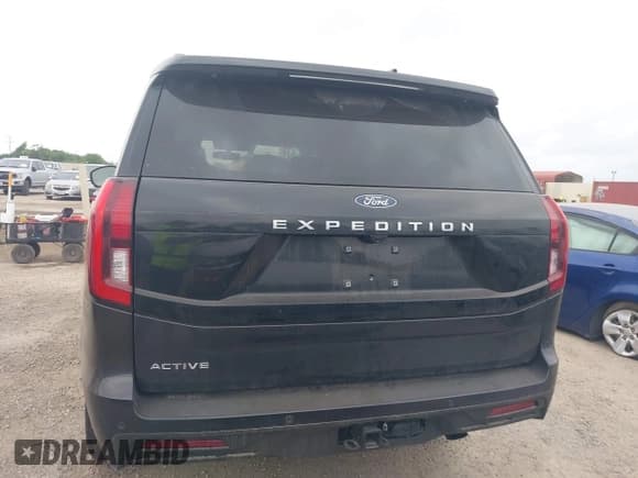 ✅ 2025 Ford Expedition Active • VIN: 1FMJU1H86SEA17492 • Lot: 42416154. Listed on IAAI with 2,890 mi. Free auction sales archive from the USA and detailed vehicle history report at DreamBid. Image 16.