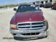 2000 Dodge Dakota Sport z VIN 1B7GG26N5YS546673, wystawiony jako Copart lot #54512715 z przebiegiem 140 904 mil mil oraz Czysty tytuł • Clean title. Historia ofert i sprzedaży dostępna na DreamBid. Obrazek 5.