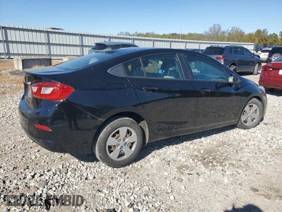 ✅ 2017 Chevrolet Cruze LS • VIN: 1G1BC5SM6H7179461 • Lot: 87067135. Listed on Copart with 206,715 mi. Free auction sales archive from the USA and detailed vehicle history report at DreamBid. Image 3.