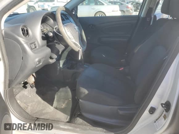 ✅ 2018 Nissan Versa SV • VIN: 3N1CN7AP9JL820300 • Lot: 92606495. Wystawiony na Copart z przebiegiem 69 488 mil. Bezpłatny archiwum sprzedaży aukcyjnych z USA i szczegółowy raport historii pojazdu na DreamBid. Zdjęcie 7.